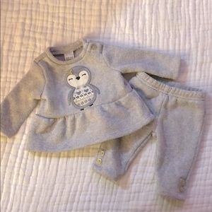 Carter’s newborn matching grey set